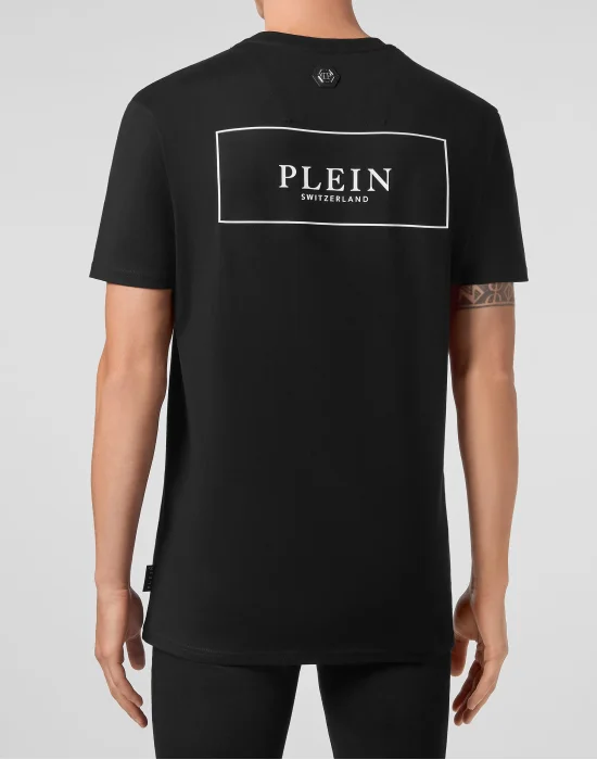 T-shirt Round Neck SS Outline Skull
